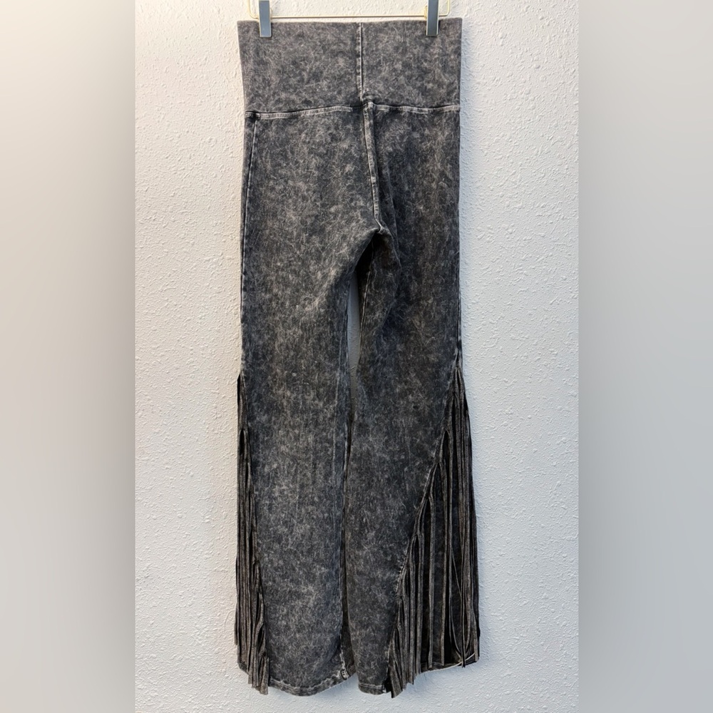 T Party stretch fringe flared leg yoga pants size Medium NWT - Picture 3 of 10